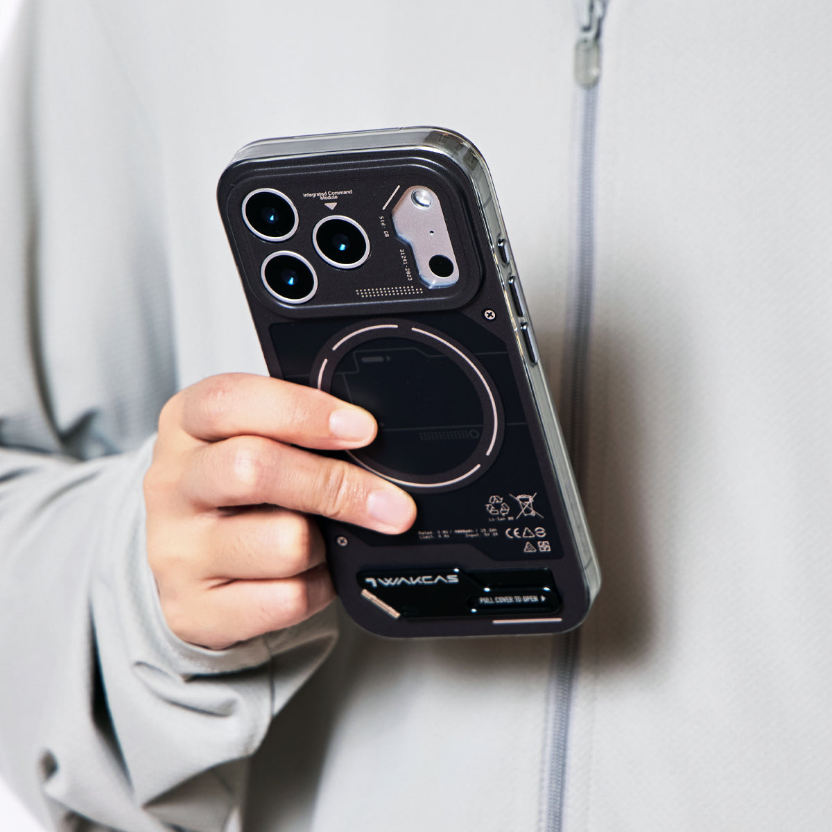 Hand holding the black case, close-up of the graphics