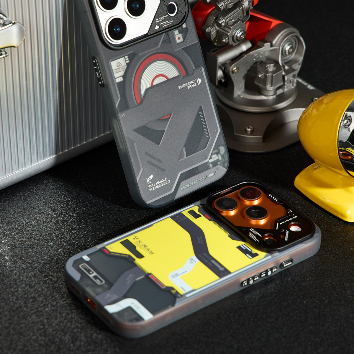 Tactical map case lying in front of a gray patterned case